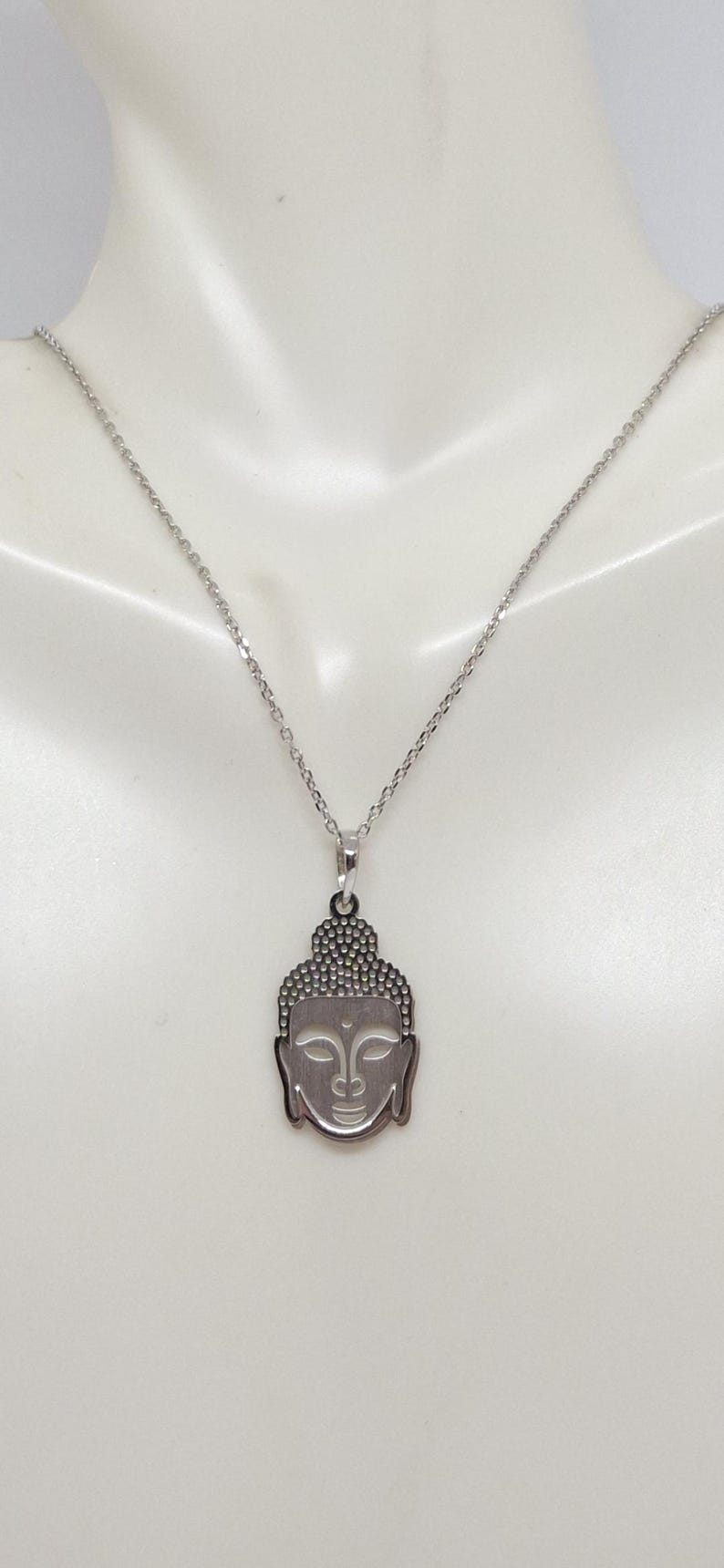 Colgante/collar de Buda chapado en rodio de plata .925. Rodio blanco. Cadena ajustable de 16 a 18 pulgadas. imagen 9