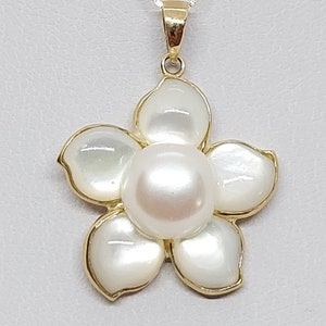 Mother of Pearl Flower Pendant: 14k Yellow Gold, Freshwater Pearl Necklace