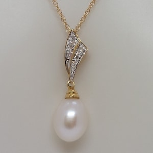 WHITE Drop Süßwasserperle Diamanten 14k Gelbgold Anhänger / Halskette. 7-10 mm Tropfen Perle Anhänger mit 14k Gelbgold 18 Zoll Goldkette.