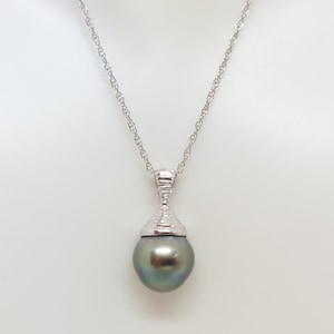 BLACK Tahitian Pearl Pendant/Earring in Sterling Silver. 10-11mm Drop Pearl Pedant / Earring SET 18 &quot; 925 Silver chain. Black Tahitian LOVER