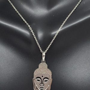 Colgante/collar de Buda chapado en rodio de plata .925. Rodio blanco. Cadena ajustable de 16 a 18 pulgadas. imagen 6