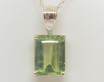 Peridot Pendant Necklace: 14k Yellow Gold, August Birthstone