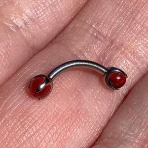 1.2 - 16G / ASTM F136 Titanium Curved Barbell with Claw Set Garnet Stone Balls Eyebrow Bar / Rook / Eyebrow / Snug / Lip / Daith