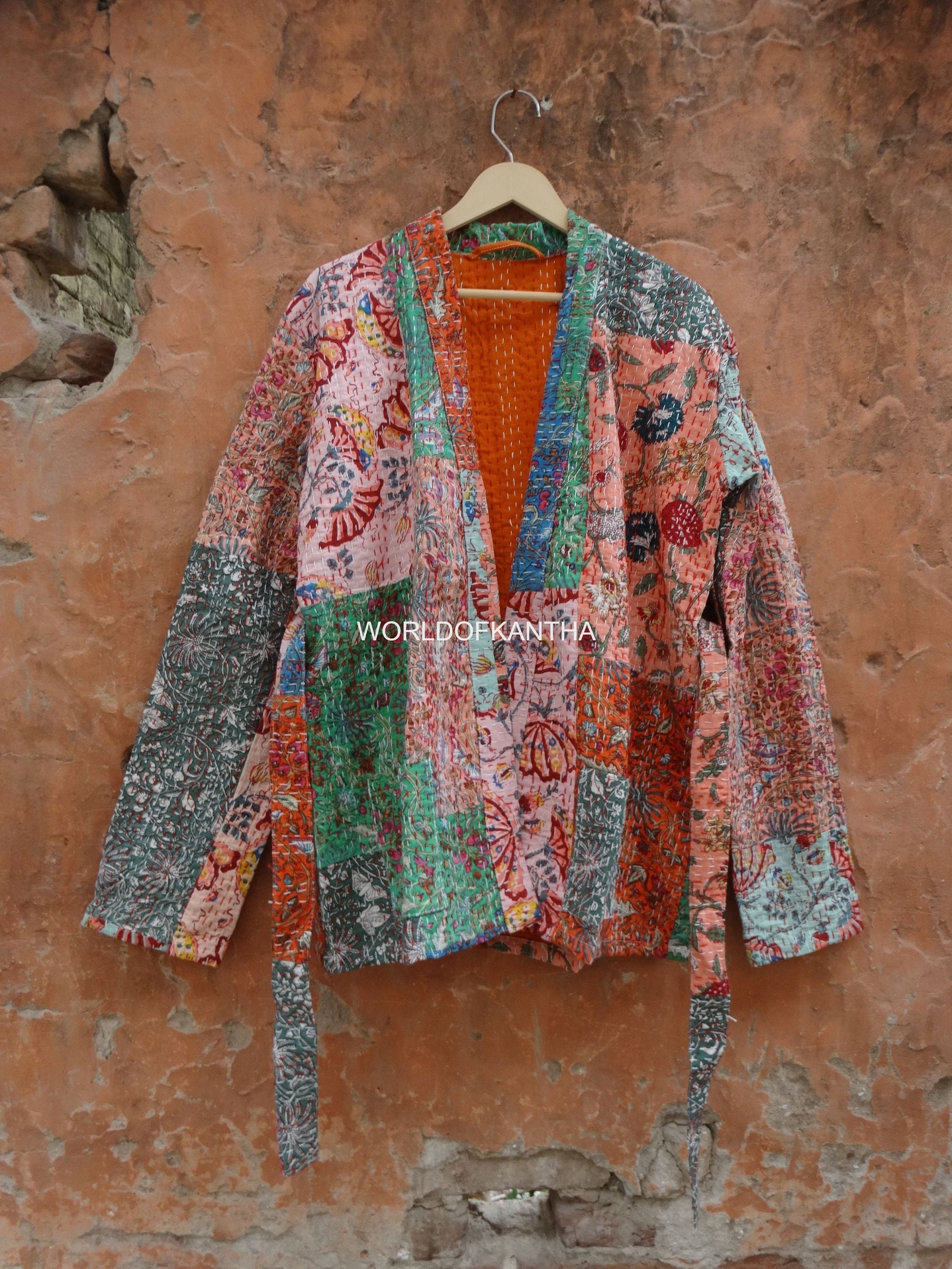 boho Kleding Gender-neutrale kleding volwassenen Jacks en jassen Upcycled Kantha Jacket hippie patchwork verfraaid appliqué 