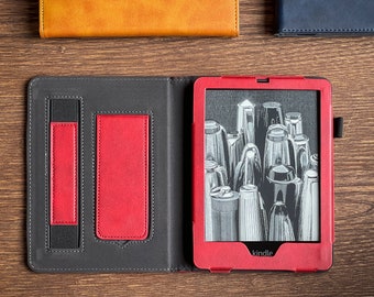 Gepersonaliseerde luxe hoes met standaard en handriem voor Kindle Paperwhite 6.8" (past alleen voor 11e generatie)