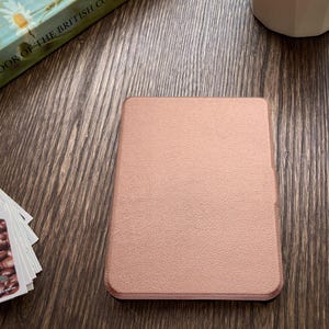 Étui ultrafin pour liseuse Kobo Clara N/B/Couleur - Doux au toucher, étui Folio personnalisé monogramme