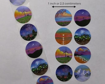 Könnte beinhalten: Ein Streifen runder Aufkleber, die jeweils eine Miniatur-Landschaftsmalerei zeigen. Die Szenen umfassen Sonnenuntergänge, Windräder, Feuerwerke und Berge. Der Text auf dem Bild lautet "1 inch or 2,5 centimeters".
