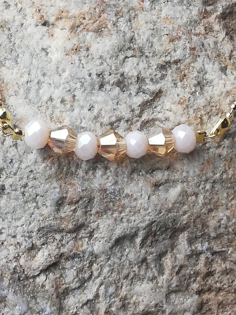 Minimal bracelet with pellet chain and glass bead insert