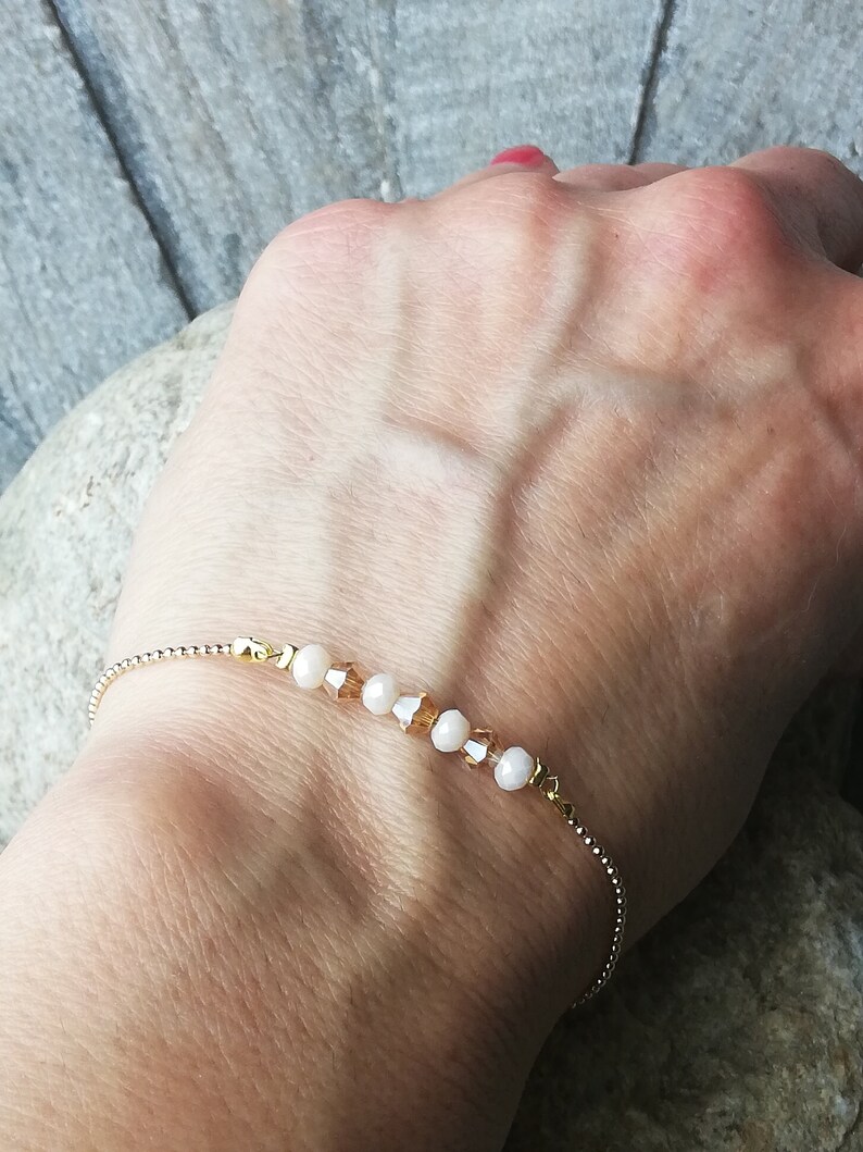 Minimal bracelet with pellet chain and glass bead insert