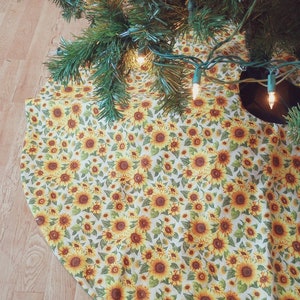 Sunflower Tree Skirt 45 inch Farmhouse Tree skirt Rustic Tree Skirt Quilted Tree Skirt Handmade tree skirt Holiday Tree Skirt