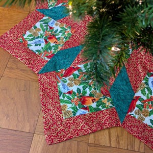 Red Cardinal Tree Skirt Unique Christmas tree skirt Luxury tree skirt Colorful tree Christmas skirt Artificial tree skirt Modern tree skirt
