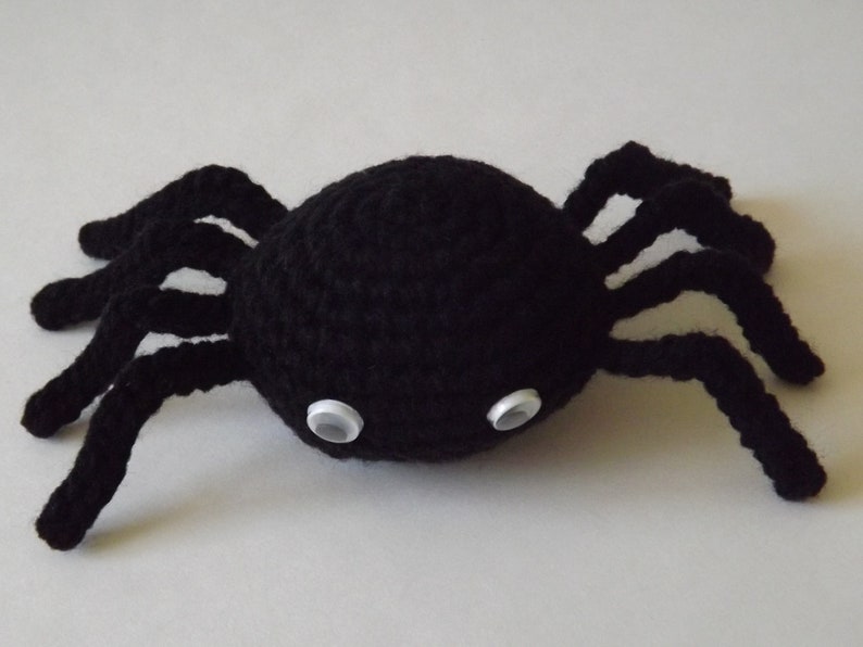 Cute Spider Amigurumi Stuffie, Stuffed Animal Spider, Plush Halloween Spider, Crochet Spider Plushie 
