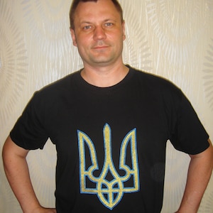 Ukraine Gesticktes Wappen Tryzub Dreizack T-Shirt, Ukrainische Souvenir Geschenk für Ihn