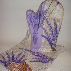 Oven mitt, kitchen towel with with lavender print, decorative Oven mitt