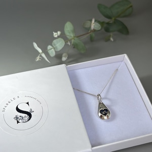 Ashes necklace, memorial jewellery, keepsake pendant, pebble pendant. Bild 1