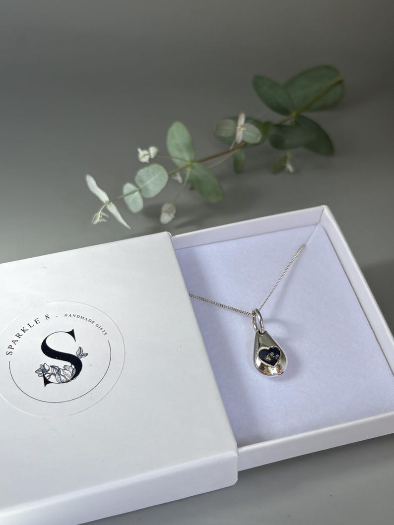 Ashes necklace, memorial jewellery, keepsake pendant, pebble pendant. Bild 1
