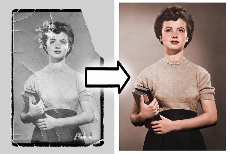 Pu&ograve; includere: Una foto in bianco e nero di una donna che tiene dei libri, restaurata a colori. La donna indossa un maglione beige, una collana di perle e una gonna nera. Sta tenendo due libri nelle sue mani.