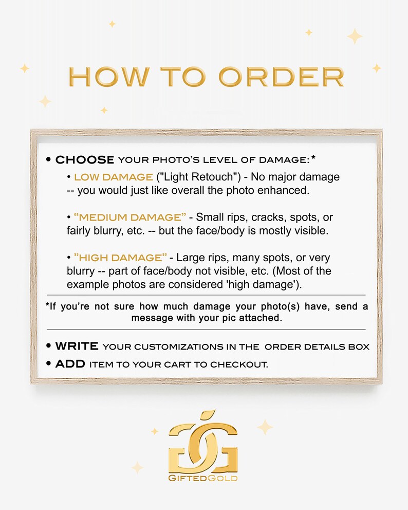 Pu&ograve; includere: Una cornice in legno marrone chiaro con sfondo bianco e testo dorato. Il testo recita "HOW TO ORDER" e include istruzioni per scegliere il livello di danno di una foto, scrivere personalizzazioni e aggiungere l'articolo al carrello. Il testo include anche la frase "GIFTED GOLD" in lettere dorate.