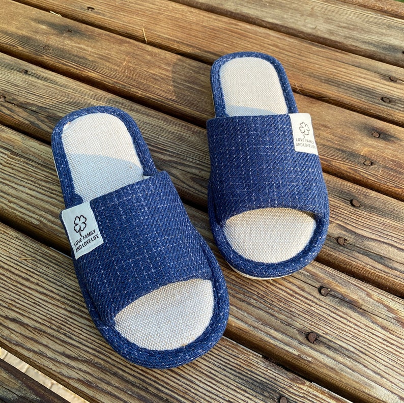 These linen slippers deliver outstanding comfortability and freshness for him. The organic linen interior is lined with memory foam to ensure comfort.
