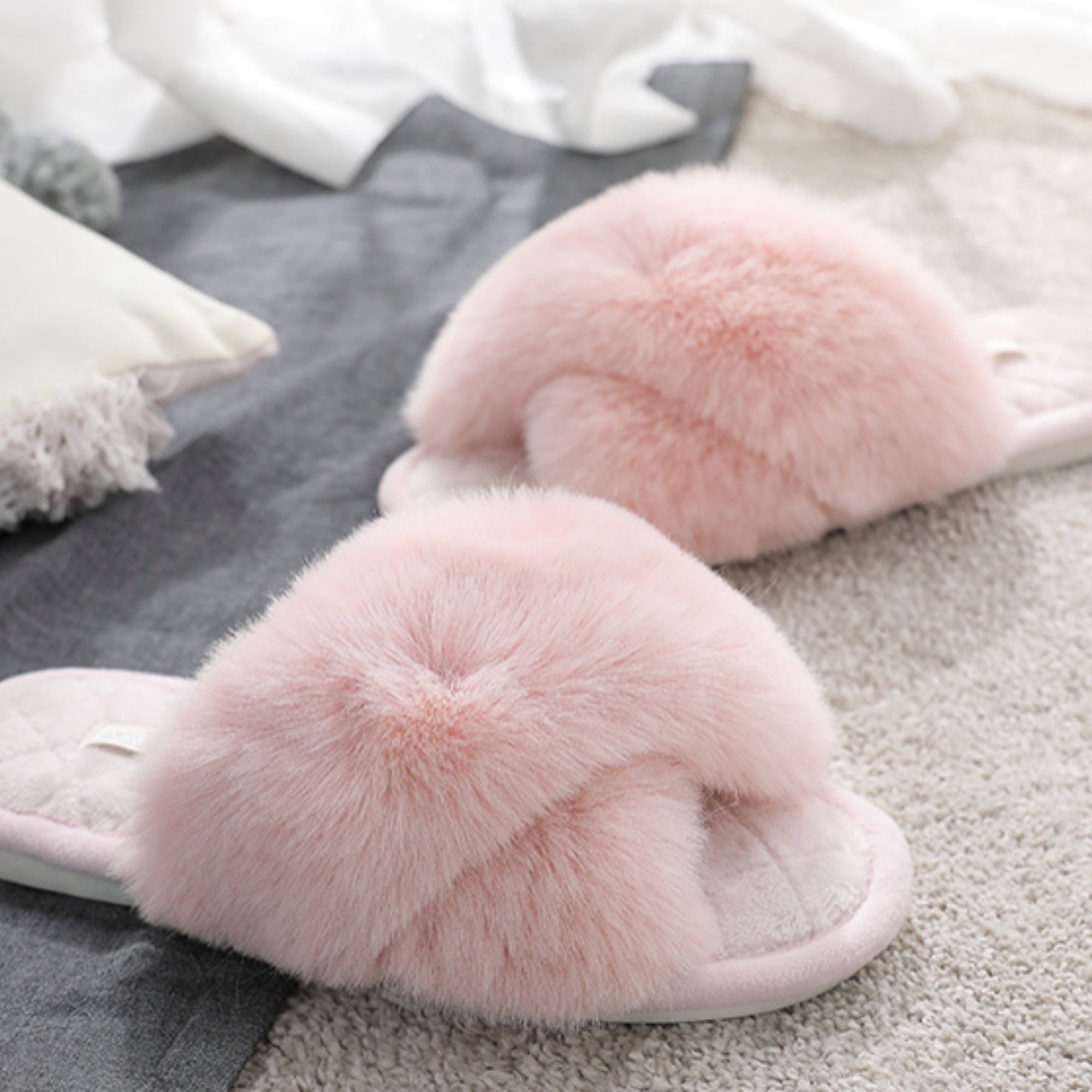 Luxury fluffy slippers Clearance