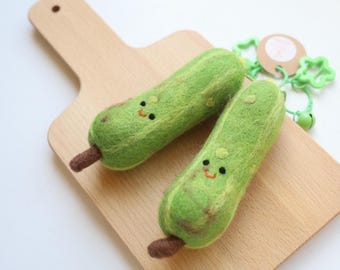 Handmade Felt Pickle Keychain | Cute Plush Key Ring | Food Keychain for Kids & Adults | Gift Idea | Cucumber | zucchini | squash keychain