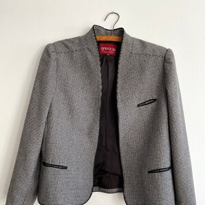 vintage 80s SASSON Houndstooth Wool Blazer Veste en dents de chien noir et blanc pour femme Blazer en laine ajusté avec épaules gonflées image 2