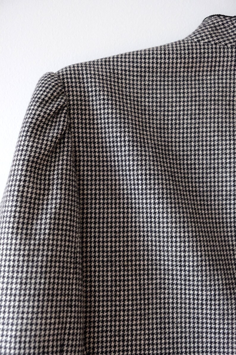 vintage 80s SASSON Houndstooth Wool Blazer Veste en dents de chien noir et blanc pour femme Blazer en laine ajusté avec épaules gonflées image 7