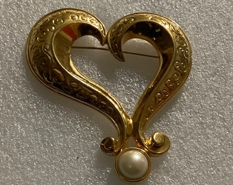 Avon Heart Brooch Goldtone large Statement  Faux Pearl vintage brooch