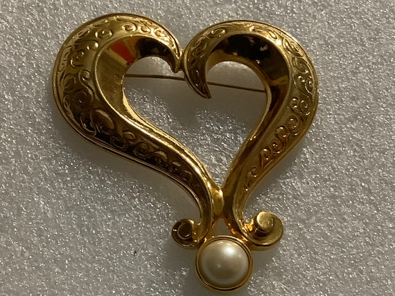 Avon Heart Brooch Goldtone large Statement  Faux … - image 1