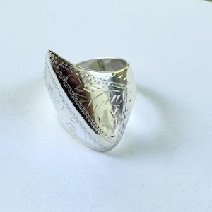 Vintage 925 Sterling Silver Etched Siam Type Ring Size 7 3/4