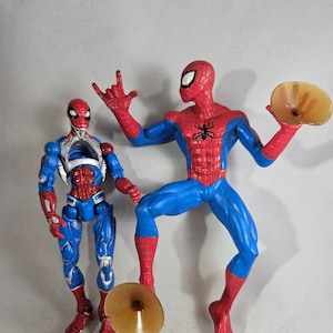 2 spiderman action figures