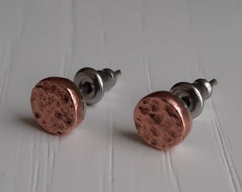 Rough hammered copper stud earrings.
