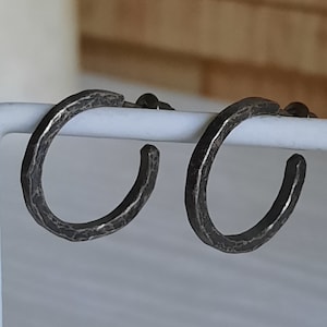 Blackened silver hoop earrings. 20mm.  Simple handmade black sterling silver hoop earring. Small black sterling silver hoop earrings.