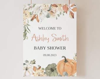 Könnte beinhalten: Ein rechteckiges Schild mit dem Text WELCOME TO ASHLEY SMITH BABY SHOWER 09.08.2023. Das Design zeigt Aquarellillustrationen von cremefarbenen Rosen, grünen Eukalyptusblättern, braunem Herbstlaub sowie orangefarbenen und grünen Kürbissen.