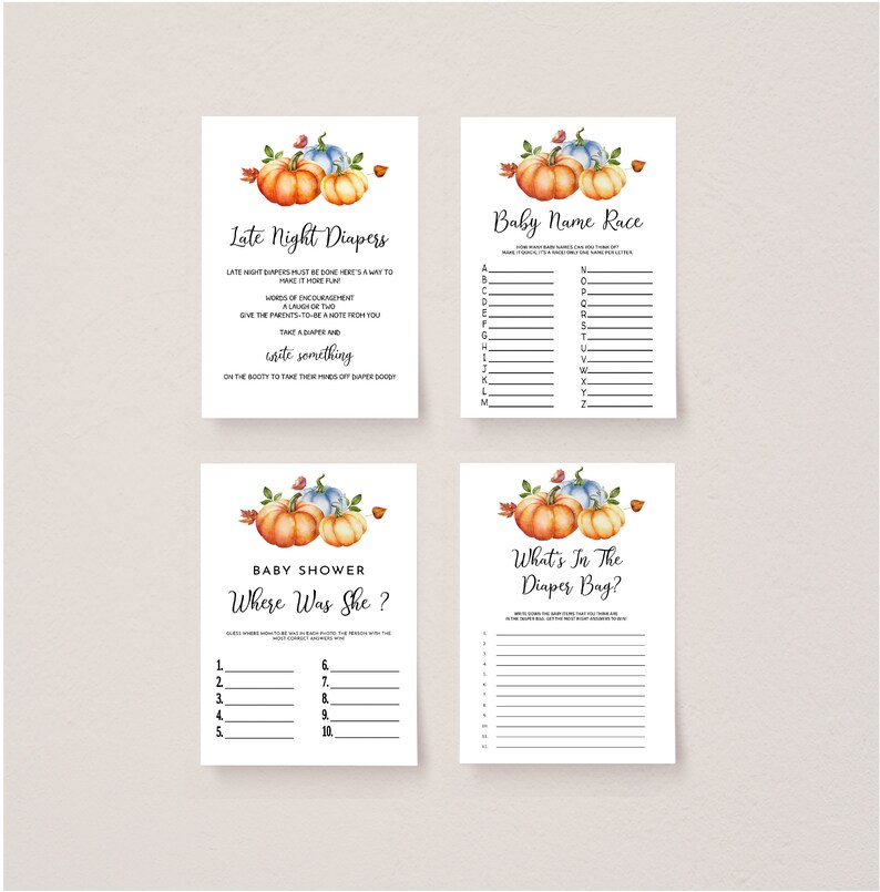 K&ouml;nnte beinhalten: Vier Babyparty-Spielkarten mit Aquarellk&uuml;rbissen und Herbstbl&auml;ttern. Die Karten enthalten Spiele wie "Late Night Diapers" und "Baby Name Race". Der Text ist in einer handschriftlichen Schriftart gehalten.