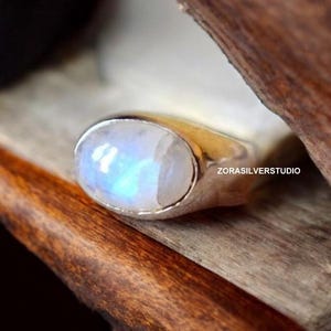 Moonstone ring , signet ring , 925 sterling silver , unisex ring , man ring , rainbow Moonstone gemstone , Moonstone silver ring