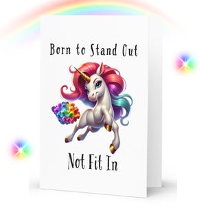 Né pour se démarquer, il ne rentre pas dans la carte licorne arc-en-ciel pétant. Carte de dictons avec affirmation. Cadeau de messages puissant. Cadeaux de fierté. Salutation drôle.