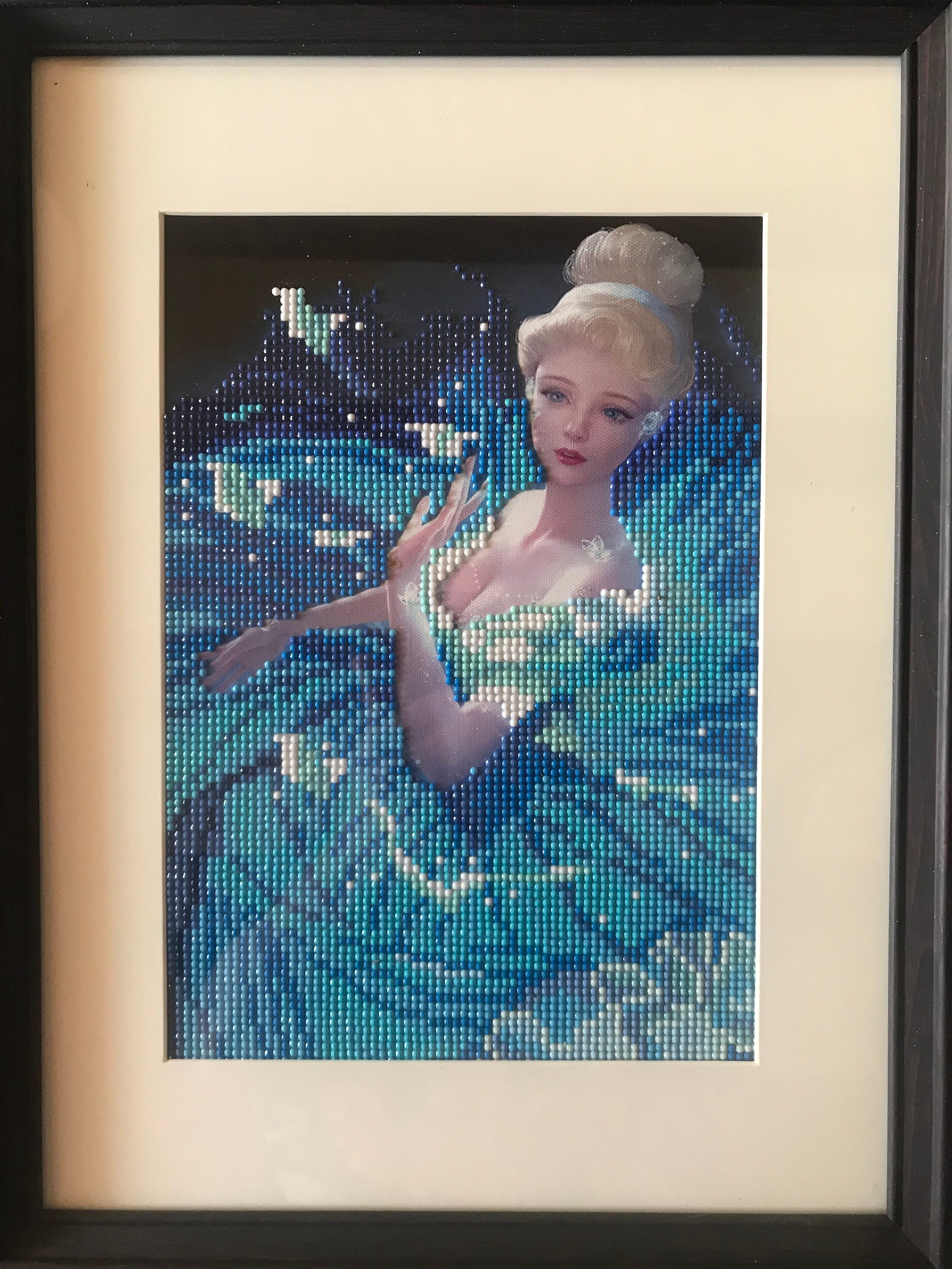 Pricesse en Broderie Diamants Encadrée