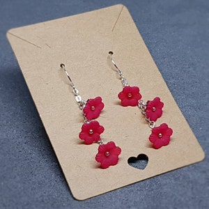 Blumen Ohrringe, hypoallergene Ohrdrähte, tiefrosa Ohrringe, Boho Schmuck, einfache Vintage Ohrringe