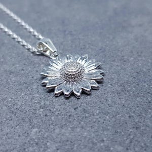 Silver Solros Halsband, Blomster Smycken, Minimalistiska Smycken, Kvalitetspresenter