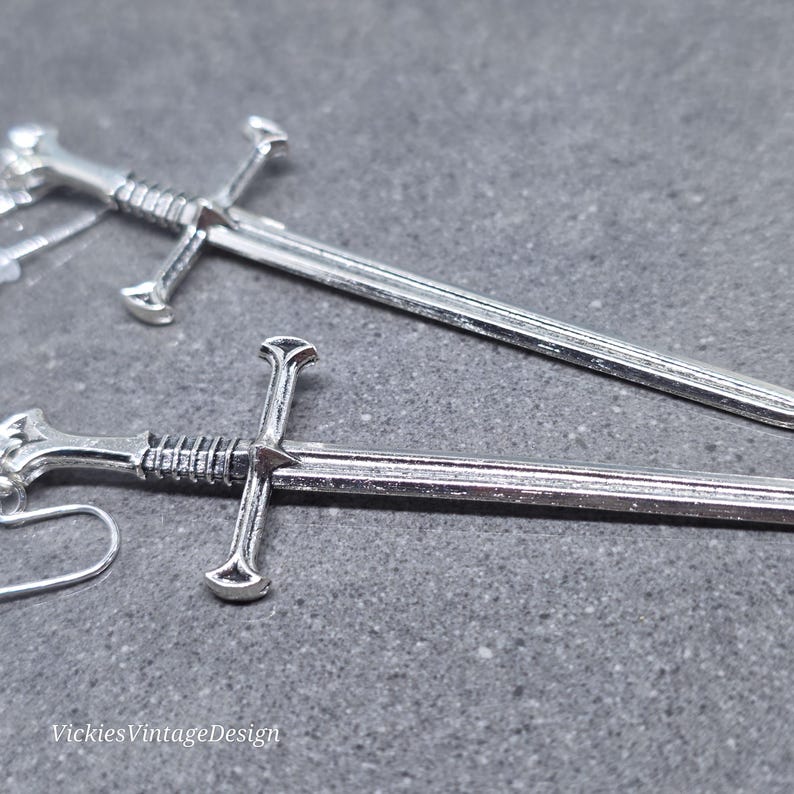 Boucles d'oreilles poignard, crochets d'oreille hypoallergéniques, boucles d'oreilles épée, bijoux cosplay, bijoux gothiques, par paire image 19