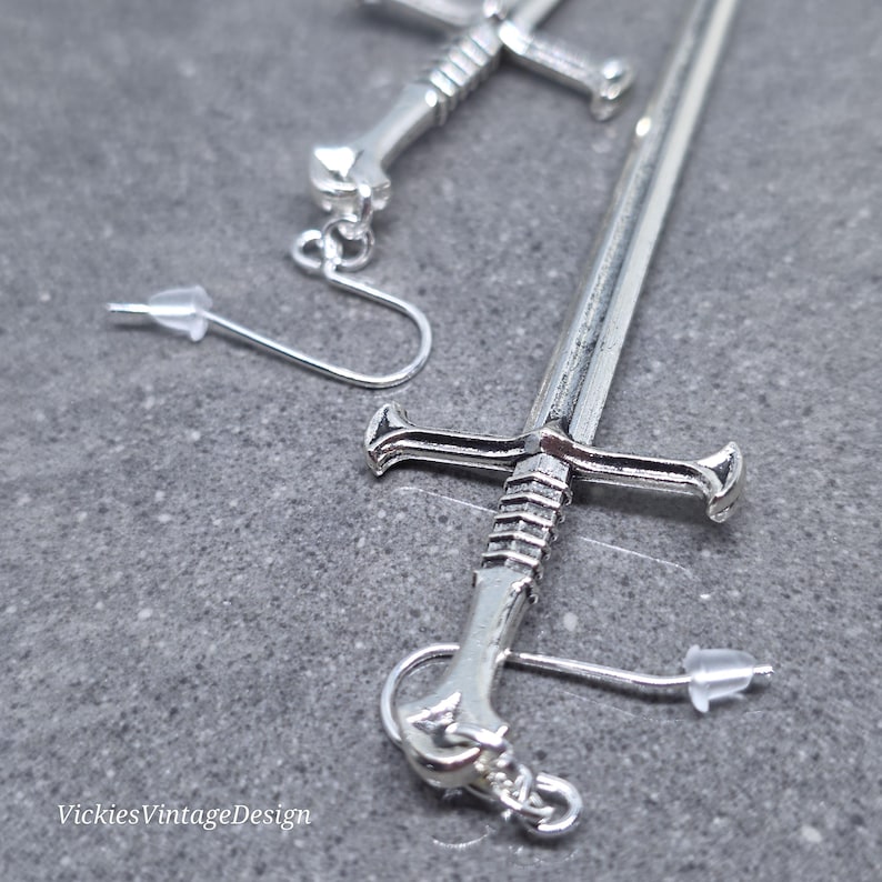 Boucles d'oreilles poignard, crochets d'oreille hypoallergéniques, boucles d'oreilles épée, bijoux cosplay, bijoux gothiques, par paire image 14