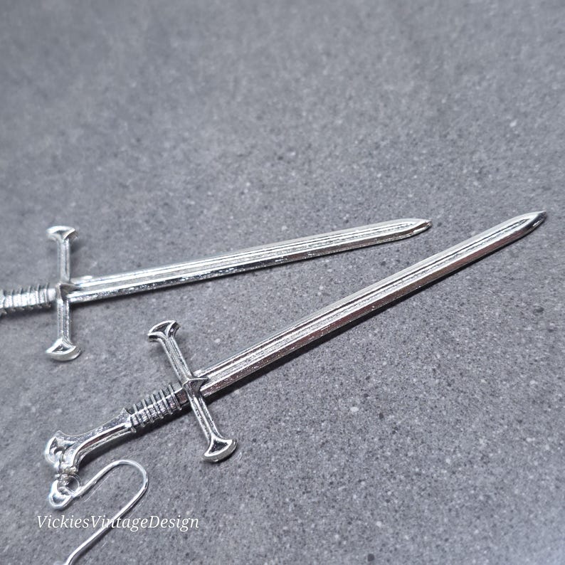 Boucles d'oreilles poignard, crochets d'oreille hypoallergéniques, boucles d'oreilles épée, bijoux cosplay, bijoux gothiques, par paire image 16