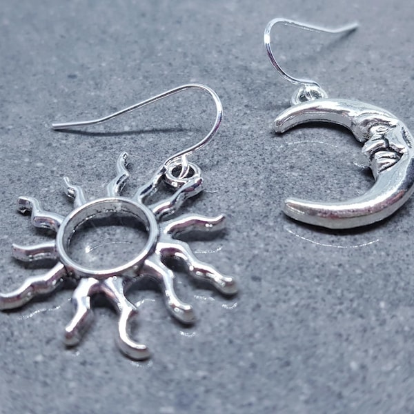Boucles d'oreilles soleil et lune, fils d'oreilles hypoallergéniques, fils d'oreilles en argent sterling, boucles d'oreilles célestes, boucles d'oreilles croissant de lune, boucles d'oreilles soleil