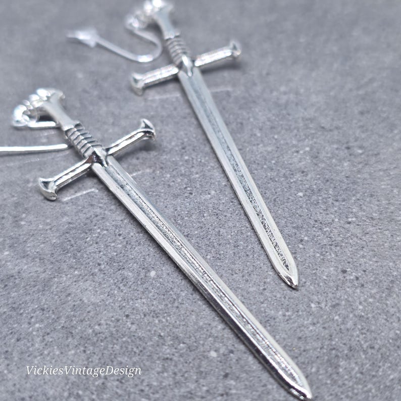 Boucles d'oreilles poignard, crochets d'oreille hypoallergéniques, boucles d'oreilles épée, bijoux cosplay, bijoux gothiques, par paire image 15