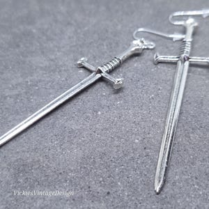 Boucles d'oreilles poignard, crochets d'oreille hypoallergéniques, boucles d'oreilles épée, bijoux cosplay, bijoux gothiques, par paire image 13