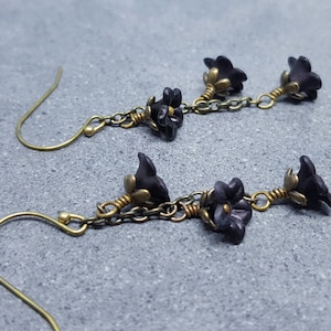 Blumen Ohrringe, hypoallergene Ohrdrähte, schwarze Ohrringe, Boho Schmuck, einfache Vintage Ohrringe
