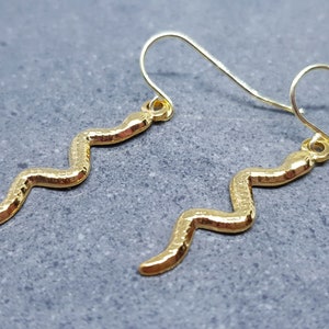 Ormörhängen, Hypoallergena örontrådar, Guldfärgade ormörhängen, Guldörhängen