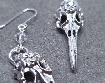 Pendientes de calavera de cuervo, alambres hipoalergénicos, pendientes de calavera de pájaro, pendientes de calavera, joyería gótica, pendientes ligeros y detallados.