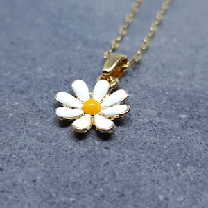 Gold Daisy Necklace, Minamalistic Necklace, Retro Necklace, Daisy Choker, Light Gold Plated